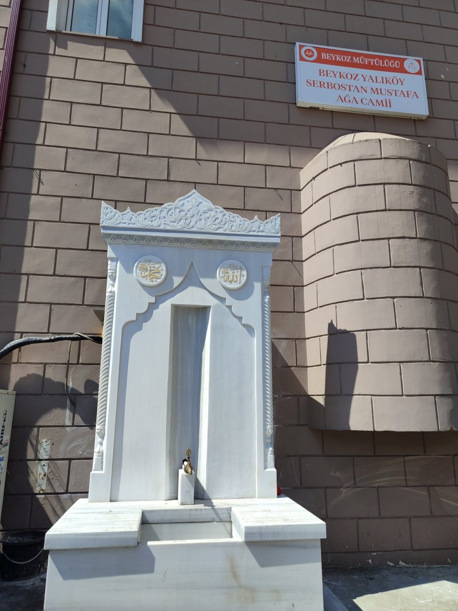 Beykoz Yalıköy’de İshakağa Çeşmelerinden birinin yıkılıp yerine mermer bir çeşme konulduğu iddiaları Beykoz’da gündem oldu…