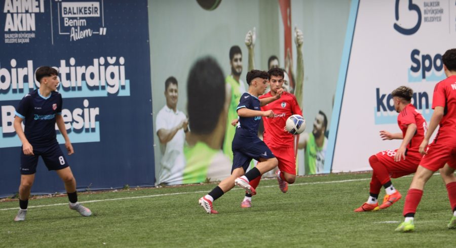 Çavuşbaşıspor Balıkesir’de penaltılara boyun eğdi 1 U16 Yaş Türkiye Şampiyonası 2. Etap maçlarının oynandığı Balıkesir Grubunda Beykoz İlçe Temsilcisi Çavuşbaşıspor 2. maçında Bursa Ekibi Nilüfer Kızılcıklı ile karşı karşıya geldi.