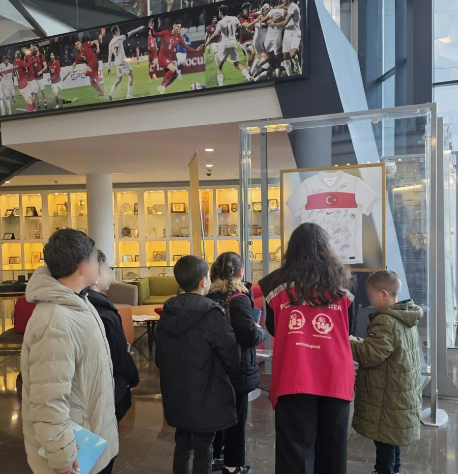 Beykoz’da 23 Nisan Coşkusu… Çocuk Evleri Sitesi Sakinleri TFF Tesislerinde unutulmaz bir gün geçirdi.