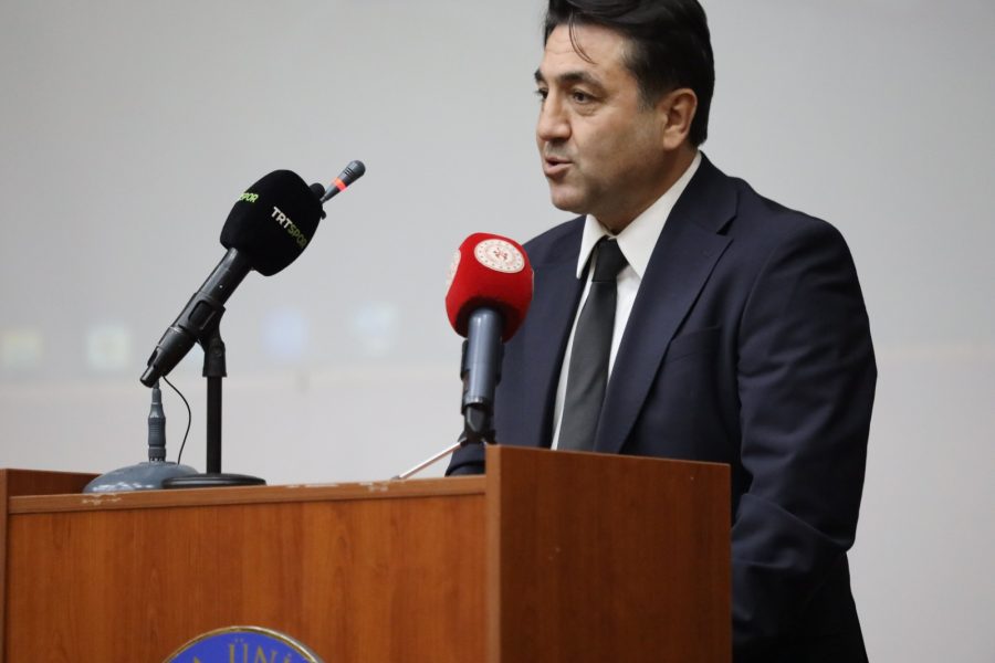 Marmara Üniversitesi Spor Bilimleri Fakültesi ( SBF ), TFF Futbol Gelişim Direktörlüğü ile Marmara Üniversitesi Beden Eğitimi ve Spor Yüksekokul mezunları Derneğinin ( MUBESYOM ) tarafından ortaklaşa düzenlenen ve TÜFAD İstanbul Temsilciliğinin de katkıda bulunduğu "Futbolda Müfredat Bütünlüğü" Çalıştayı yapılan açılık töreninin ardından başladı.