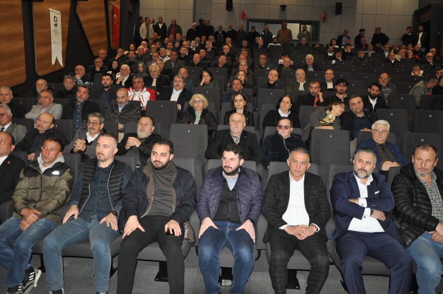 Giresunlular Beykoz’da kongre yaptı… İki adaylı kongrede heyecanlı bir yarış yaşanırken, kaybeden taraf kazanan tarafı tebrik etti. 