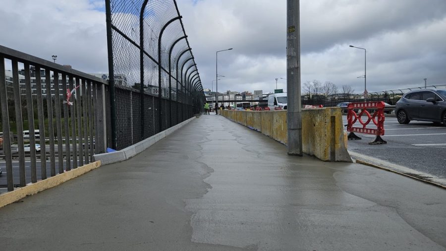 İBB Beykoz’da yaya kaldırımlarını yeniledi 2 İstanbul Büyükşehir Belediyesi ekipleri, Kavacık Köprüsü güzergâhındaki yaya kaldırımları yeniledi… CHP Beykoz İlçe Başkanı Aydın Düzgün İBB ekiplerine teşekkür etti.