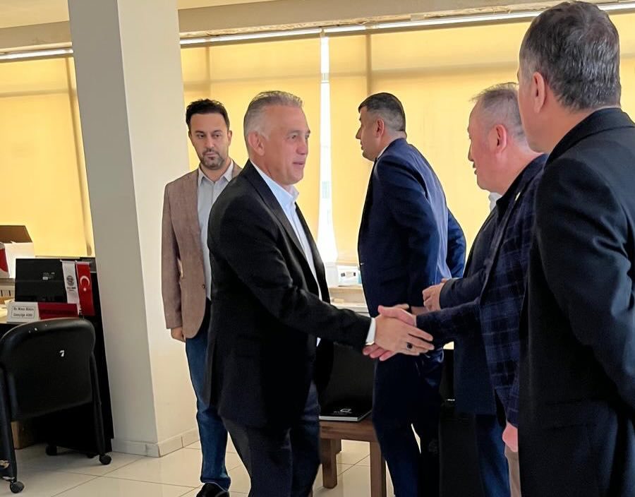 İstanbul’da seçilen Kastamonulu meclis üyeleri Kavacık’ta bulunan KAS-DER Genel Merkezi’nde bir araya geldi. 