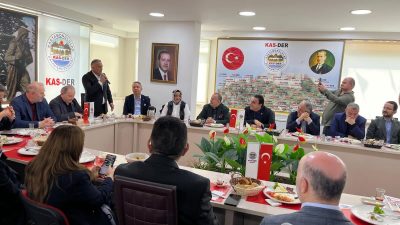 İstanbul’da seçilen Kastamonulu meclis üyeleri Kavacık’ta bulunan KAS-DER Genel Merkezi’nde