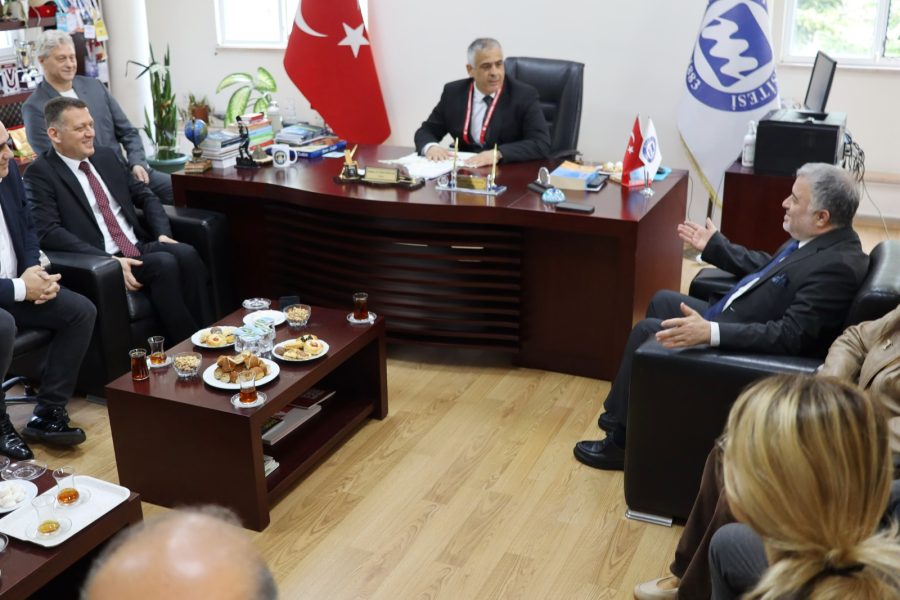 Marmara Üniversitesi Spor Bilimleri Fakültesi ( SBF ), TFF Futbol Gelişim Direktörlüğü ile Marmara Üniversitesi Beden Eğitimi ve Spor Yüksekokul mezunları Derneğinin ( MUBESYOM ) tarafından ortaklaşa düzenlenen ve TÜFAD İstanbul Temsilciliğinin de katkıda bulunduğu "Futbolda Müfredat Bütünlüğü" Çalıştayı yapılan açılık töreninin ardından başladı.