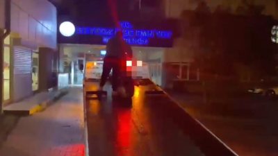 Beykoz’da ters yönde seyrederek akrobatik hareketler yapan motosiklet sürücüsü, mobese