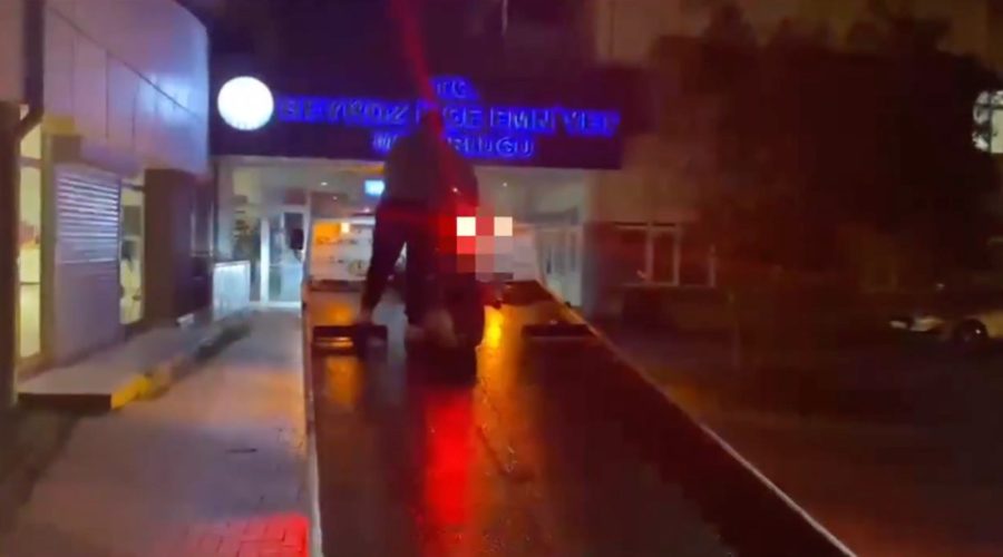 Beykoz’da ters yönde seyrederek akrobatik hareketler yapan motosiklet sürücüsü, mobese