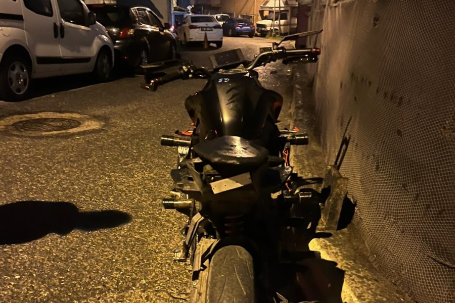 Beykoz’da abartılı egzozla çevreyi rahatsız eden, polisin dur ihtarına uymayan