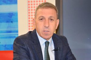 Al eline cep telefonunu ekranı kaydır sağa sola. Okur gibi