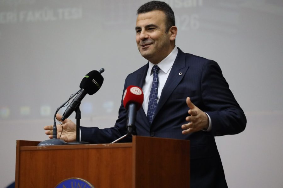 Marmara Üniversitesi Spor Bilimleri Fakültesi ( SBF ), TFF Futbol Gelişim Direktörlüğü ile Marmara Üniversitesi Beden Eğitimi ve Spor Yüksekokul mezunları Derneğinin ( MUBESYOM ) tarafından ortaklaşa düzenlenen ve TÜFAD İstanbul Temsilciliğinin de katkıda bulunduğu "Futbolda Müfredat Bütünlüğü" Çalıştayı yapılan açılık töreninin ardından başladı.