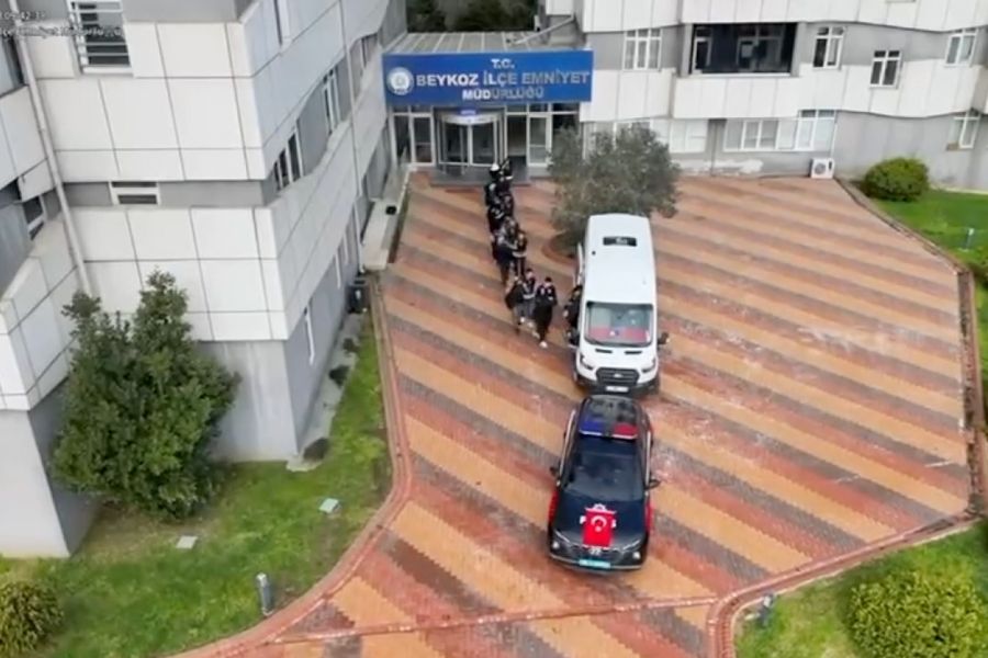 Beykoz merkezli iki ilçede eş zamanlı olarak gerçekleştirilen narkotik operasyonunda