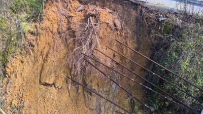 İstanbul’da meydana gelen yoğun yağışların ardından Beykoz’un Elmalı Mahallesi’nde toprak