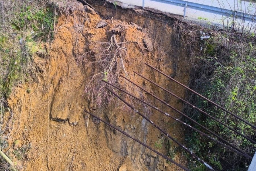 İstanbul’da meydana gelen yoğun yağışların ardından Beykoz’un Elmalı Mahallesi’nde toprak