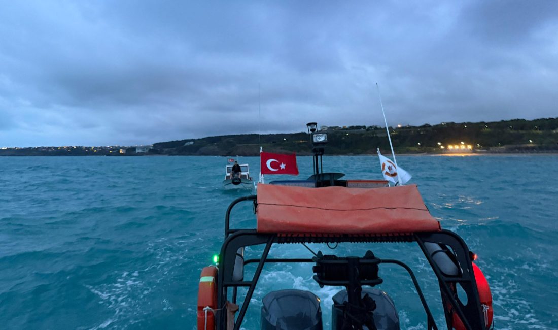 Beykoz Riva açıklarında makine arızası nedeniyle sürüklenmeye başlayan ve içinde