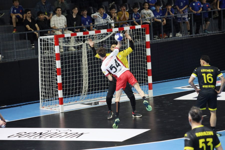 THF 50.Yıl Federasyon Kupası Çeyrek Finalinde iki İstanbul takımının yaptıkları mücadelede normal süre 33-33 beraberlikle tamamlandı.