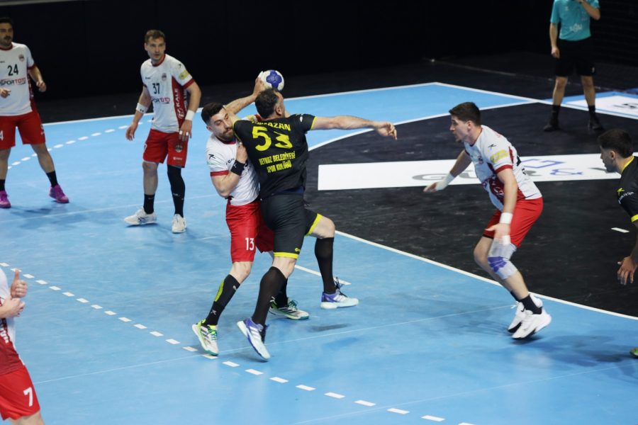 THF 50.Yıl Federasyon Kupası Çeyrek Finalinde iki İstanbul takımının yaptıkları mücadelede normal süre 33-33 beraberlikle tamamlandı.