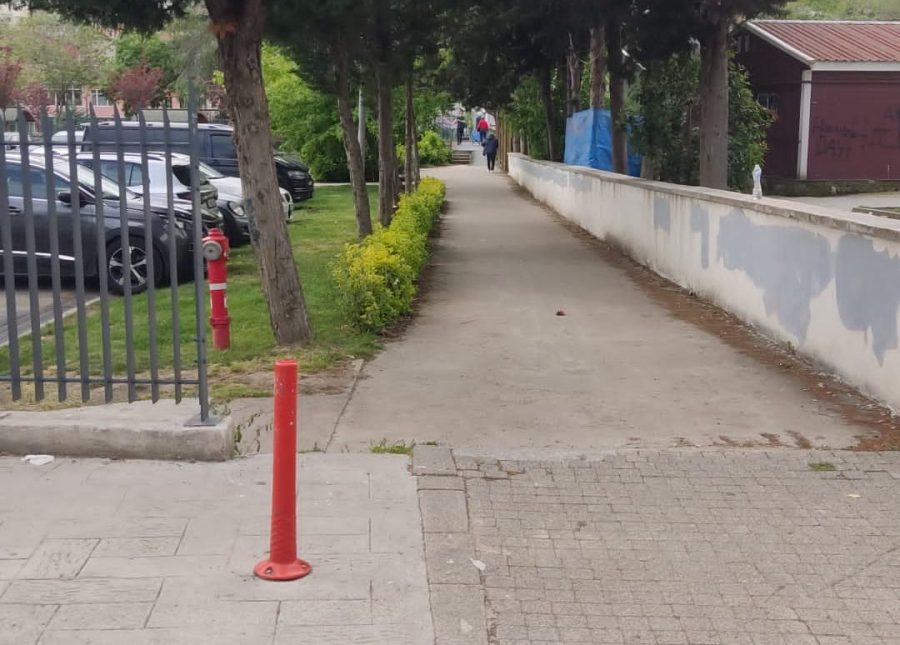Beykoz Ortaçeşme Mahallesinde Cumhurbaşkanı Recep Tayyip Erdoğan’ın açılış yaptığı Millet Bahçesi’nin sürüncemede kalması bölgeye yeni bir sorun getirdi.