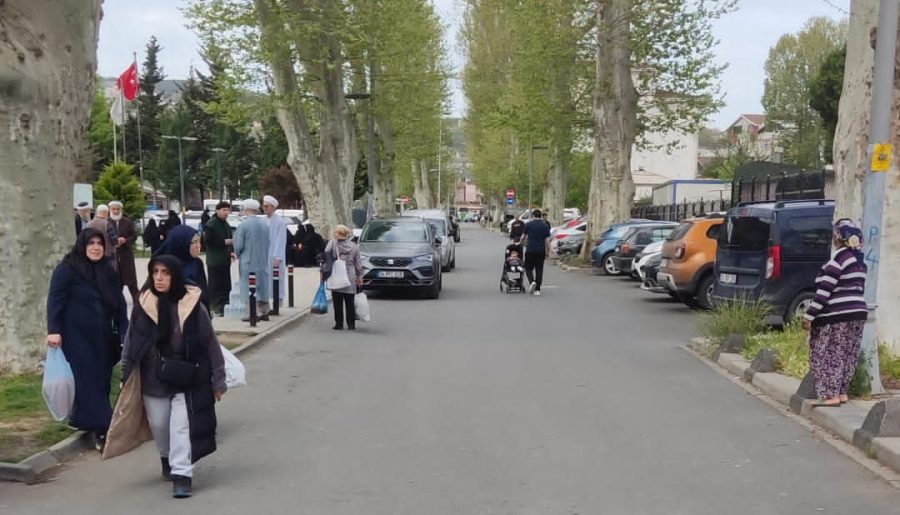 Beykoz Ortaçeşme Mahallesinde Cumhurbaşkanı Recep Tayyip Erdoğan’ın açılış yaptığı Millet Bahçesi’nin sürüncemede kalması bölgeye yeni bir sorun getirdi.