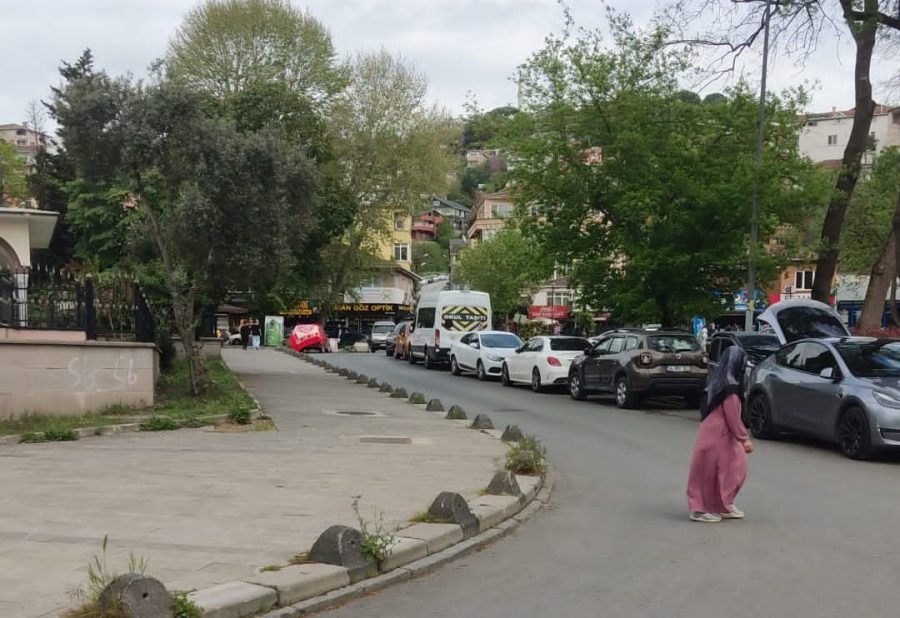 Beykoz Ortaçeşme Mahallesinde Cumhurbaşkanı Recep Tayyip Erdoğan’ın açılış yaptığı Millet Bahçesi’nin sürüncemede kalması bölgeye yeni bir sorun getirdi.