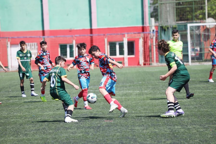 İstanbul Amatör Liglerinde U13 Yaş Kategorisi 44. Grubundaki iki Beykoz İlçesi temsilcisinin hafta içi randevusundaki buluşma adresi Paşabahçe Stadı idi...
