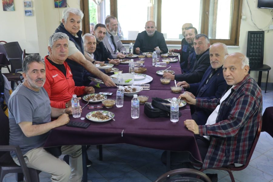 Beykoz İlçesi Amatör Spor Kulüplerinden Çavuşbaşıspor'da Kurban Bayramı ziyaretleri yoğun şekilde yaşandı.