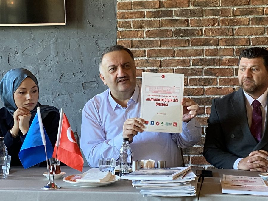 Deva Partisi üst yöneticileri Beykoz İlçe Başkanlığı’nın organize ettiği sabah kahvaltısında yöre dernekleri ve spor kulübü temsilcileri ile bir araya geldi. 