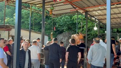 Kurban Bayramı heyecanının doruğa ulaştığı Beykoz'da, kılınan bayram namazının ardından
