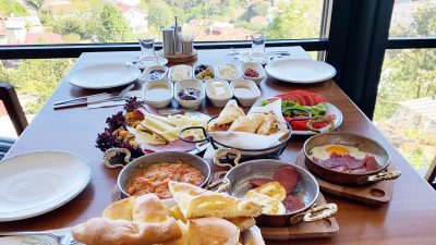 Beykoz’un iş ve yaşam merkezi Kavacık’ta kapılarını açan Menta Restoran,