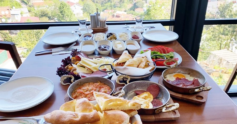 Beykoz’un iş ve yaşam merkezi Kavacık’ta kapılarını açan Menta Restoran,
