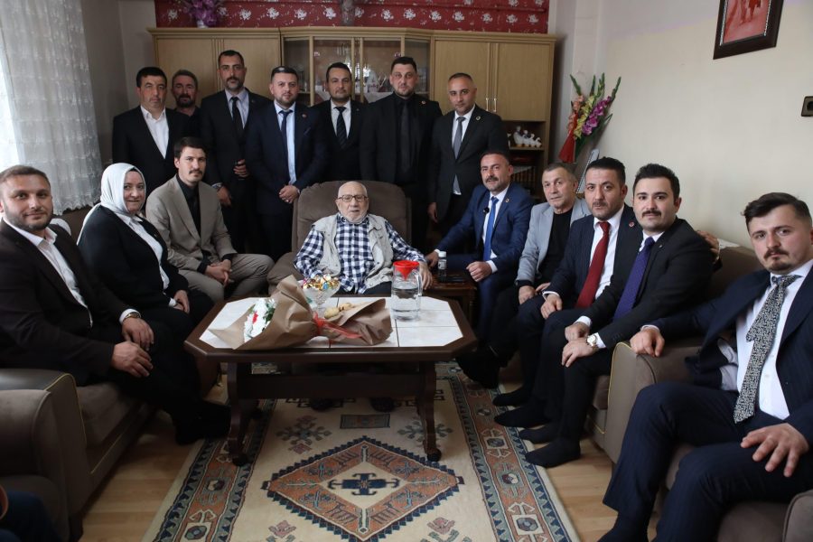 MHP’nin yeni Beykoz İlçe Başkanı Mehmet Gündoğdu, mazbatasını alır almaz hızlı bir şekilde görevine başladı.