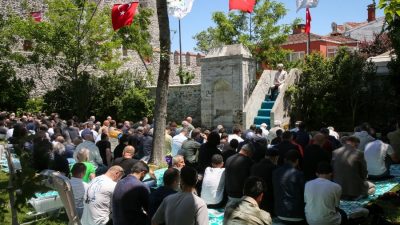 Beykoz Belediyesi tarafından çevre düzenlemesi gerçekleştirilen Anadolu Hisarı’ndaki tarihi namazgâh,