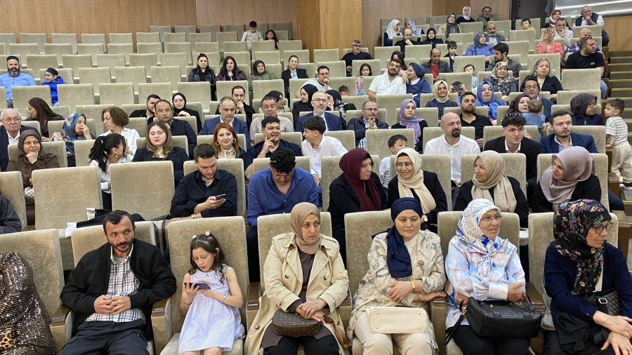 Saadet Partisi’nin önemli isimlerinden Dost Beykoz Yazarı Şeref Kaçmaz’ın oğlu Ömer Kaçmaz, nişanlısı Betül kahraman ile nikâh kıyarak dünya evine girdi. 