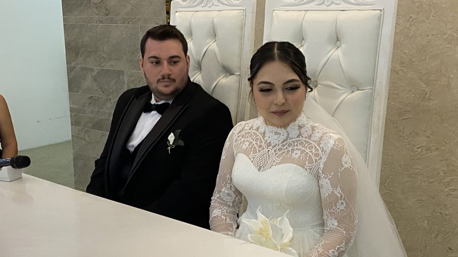 Saadet Partisi’nin önemli isimlerinden Dost Beykoz Yazarı Şeref Kaçmaz’ın oğlu Ömer Kaçmaz, nişanlısı Betül kahraman ile nikâh kıyarak dünya evine girdi. 