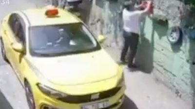 Beykoz’da seyir halindeyken yolda yere düşmüş bir Türk Bayrağı gören