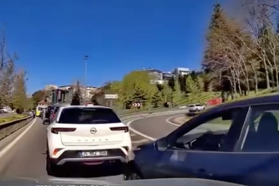 Beykoz’da yoğun trafikte sırasını beklemeden küfrederek araya girmeye çalışan bir