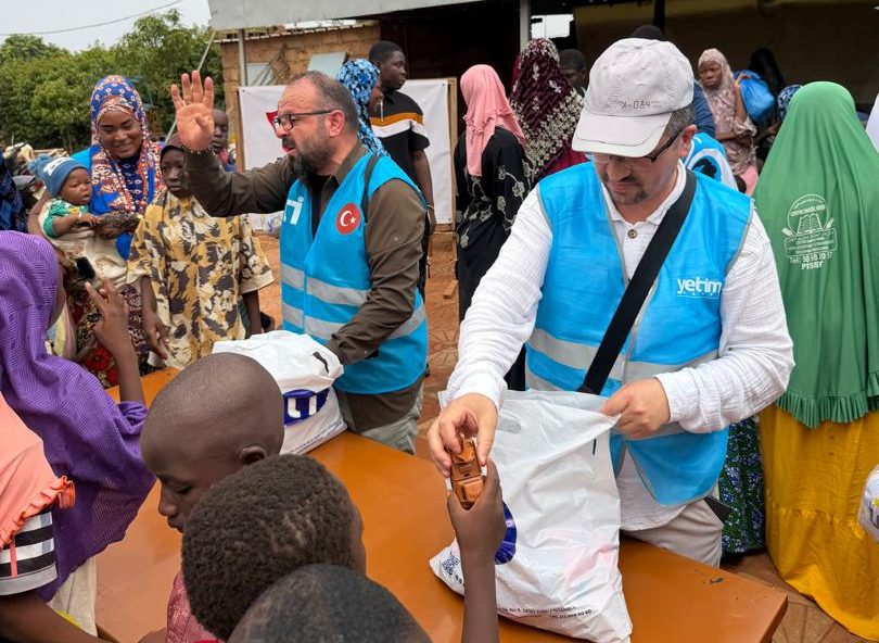Yetim Vakfı Beykoz Temsilciliği bu bayramda çalışmalarını Doğu Afrika ülkesi olan ve yüzde 65’i Müslümanlardan oluşan Burkino Faso’nun Vagadagu.ma Şehrinde sürdürdü.