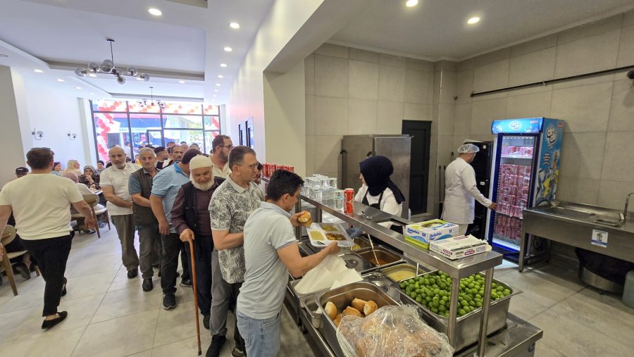 Beykoz Belediyesi tarafından vatandaşlara ekonomik, kaliteli ve güvenilir yemek hizmeti sunmak amacıyla hayata geçirilen Beykoz Lokantası'nın üçüncü şubesi Yenimahalle'de hizmete açıldı.