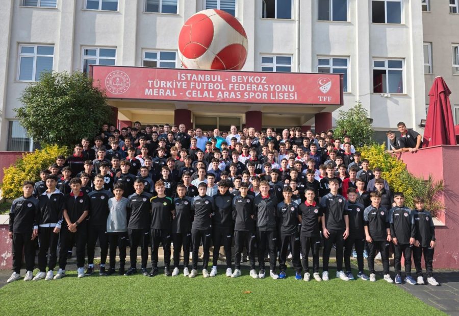 Kariyerinde Türkiye Şampiyonluğu da bulunan üst düzey profesyonel takımların akademi