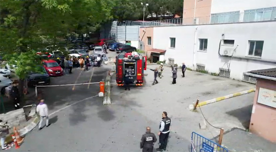 Beykoz Devlet Hastanesinde her şey yolunda mı? 2 Beykoz Devlet Hastanesinde periyodik olarak yapılan tatbikatlara bir yenisi eklendi. Hastane Afet ve Acil Durum Planı kapsamında yeni bir tatbikat yapıldı.