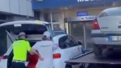Beykoz'da bir İETT otobüsünün önünü keserek trafik akışını tehlikeye atan