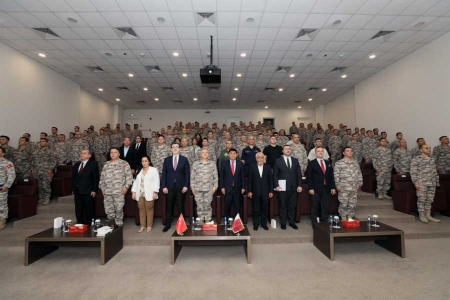 AK Parti’ye geçtikten sonra ilk teması Katar’da kurdu 2 doha2