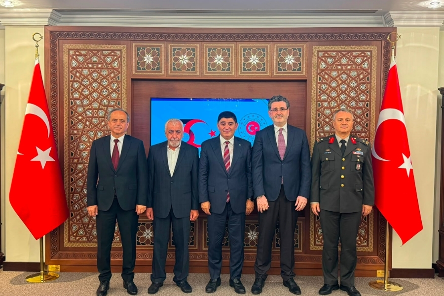 AK Parti’ye geçtikten sonra ilk teması Katar’da kurdu 3 doha3