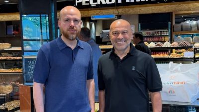 Bilal Erdoğan, güne Peçko Fırın'da yaptığı kahvaltı ile başladı. İşletme