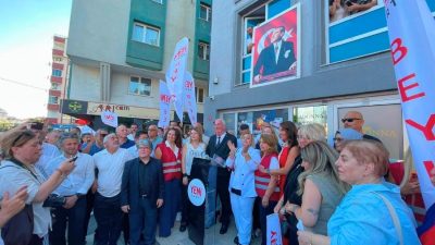 Siyasette eşi benzeri görülmemiş bir "tabela operasyonu" ile Cumhuriyet Halk