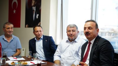 Anahtar Parti’nin üst düzey yöneticilerinden oluşan geniş bir heyet, Beykoz’da